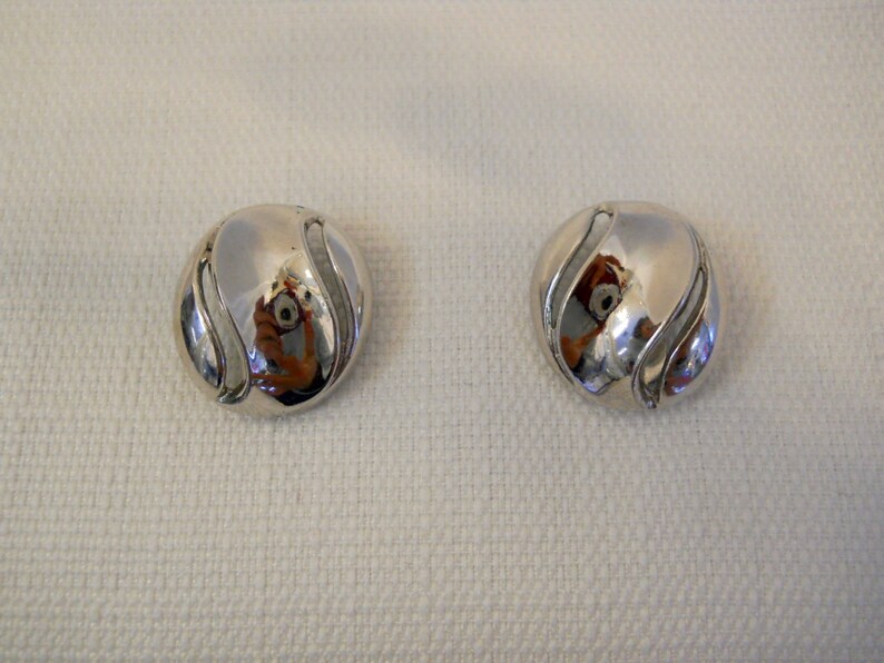Vintage 1960s 60s Trifari Earrings Clip On Earrings Silver Tone Big Button Earrings Vintage Trifari Wave Design 60s Jewelry 60s Earrings