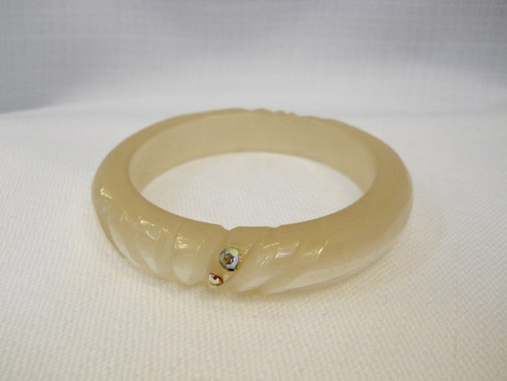 Vintage 1950s 50s Lucite Bangle Carved Bangle Irid
