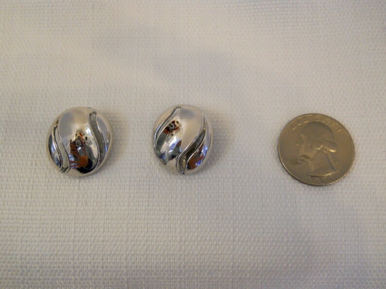 Vintage 1960s 60s Trifari Earrings Clip On Earrings Silver Tone Big Button Earrings Vintage Trifari Wave Design 60s Jewelry 60s Earrings
