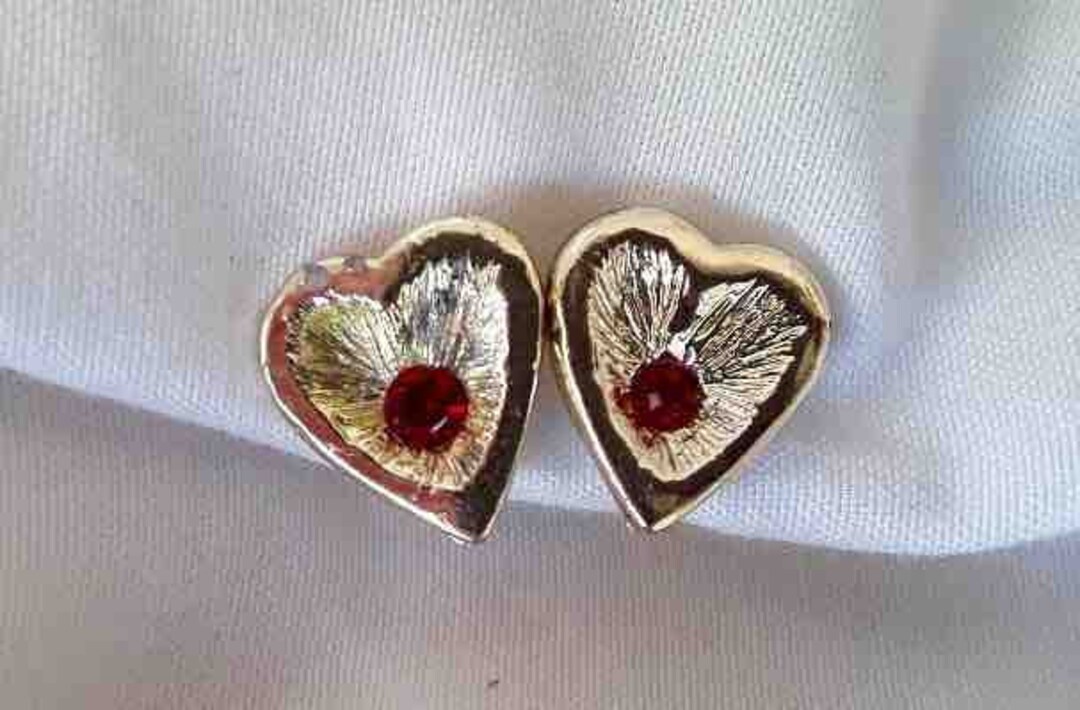 Vintage Fifties Tiny Gold Tone Heart Clip on Earrings With Red - Etsy