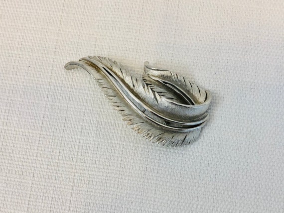 Vintage 1960s 60s Curled Feather Brooch Silver To… - image 1