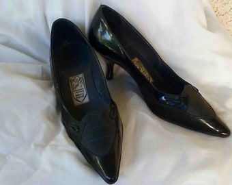 Vintage Fifties Black Patent Leather Ladies High Heel Pumps / COURIS Das Le Passage / Size 7