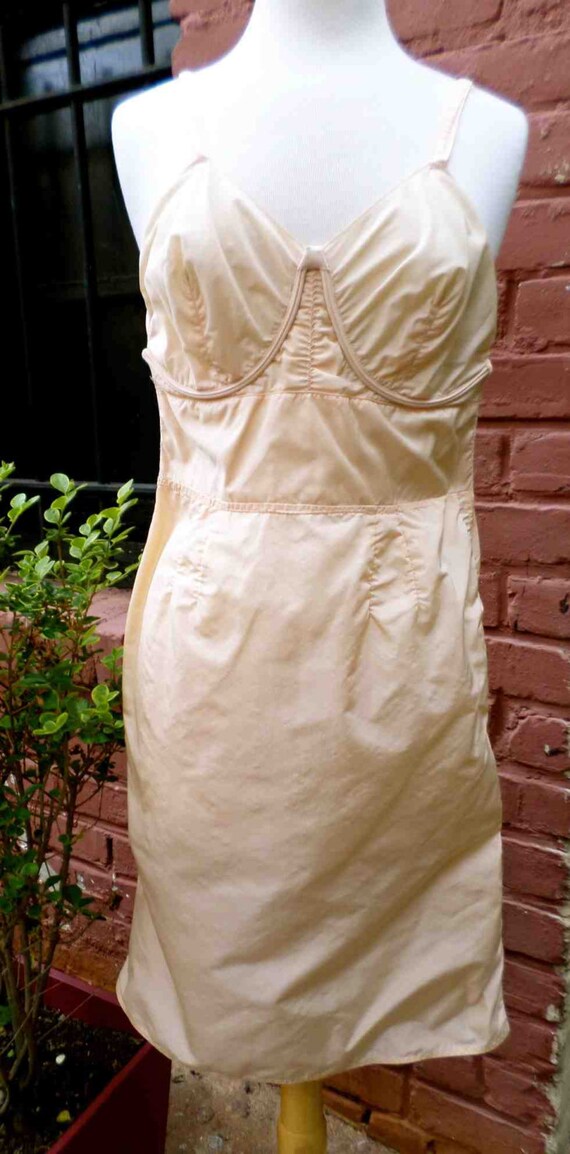 Vintage 30's-40"s Nylon Peach Colored Slip / Deli