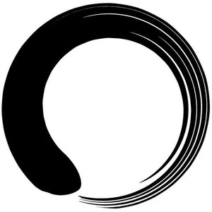 Puede incluir: Un c&iacute;rculo caligr&aacute;fico japon&eacute;s en blanco y negro, llamado ensō, que representa la iluminaci&oacute;n, la totalidad y el universo.