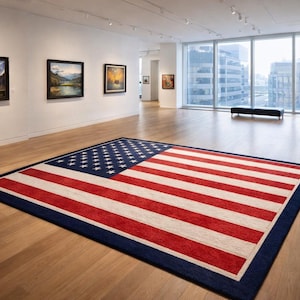 Peut inclure: Un grand tapis rectangulaire dans une galerie d'art, représentant le drapeau américain. Le tapis a des rayures rouges et blanches avec un champ bleu d'étoiles blanches. La galerie présente des peintures de paysages encadrées et un sol en bois.