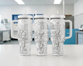 Personalisierter, gravierter Stanley-Becher mit kleinen Sanitäterhunden