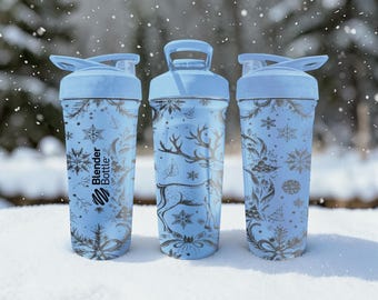 Vaso mezclador con diseño de reno invernal, con envoltorio grabado de ciervo y copo de nieve, botella mezcladora de 717 ml, ideal para bebidas navideñas de invierno.