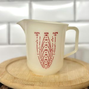 Tupperware 2 Cup Measuring Pitcher 134-6 Raised Red Lettering Vintage Cups & Ozs