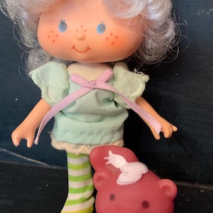 Vintage Angel Cake & Soufflé Skunk Kenner Strawberry Shortcake Doll and Pet 1982 Kenner Toys Nursery Decor 1980s girl birthday present
