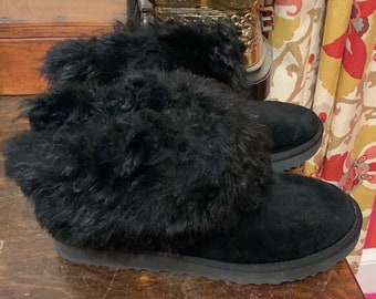 Nuevos botines UGG Valentina negros con bota corta y forro de piel de oveja UGG Australia