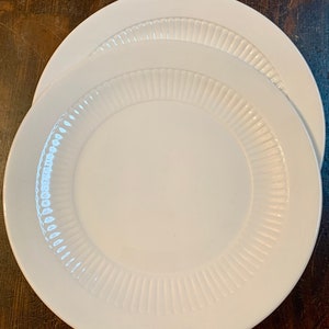 2 Antique English Ironstone 20 cm Salatteller mit tollen figürlichen Backstamp Bauerngerichten