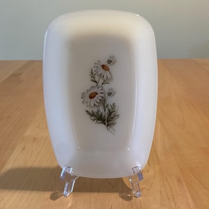 Arcopal France Dish. Vintage, 1970’s, rectangular serving dish with daisy print.