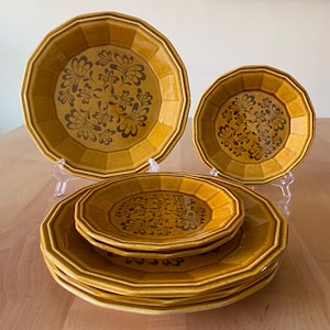 7 Piece Homer Laughlin Plates.