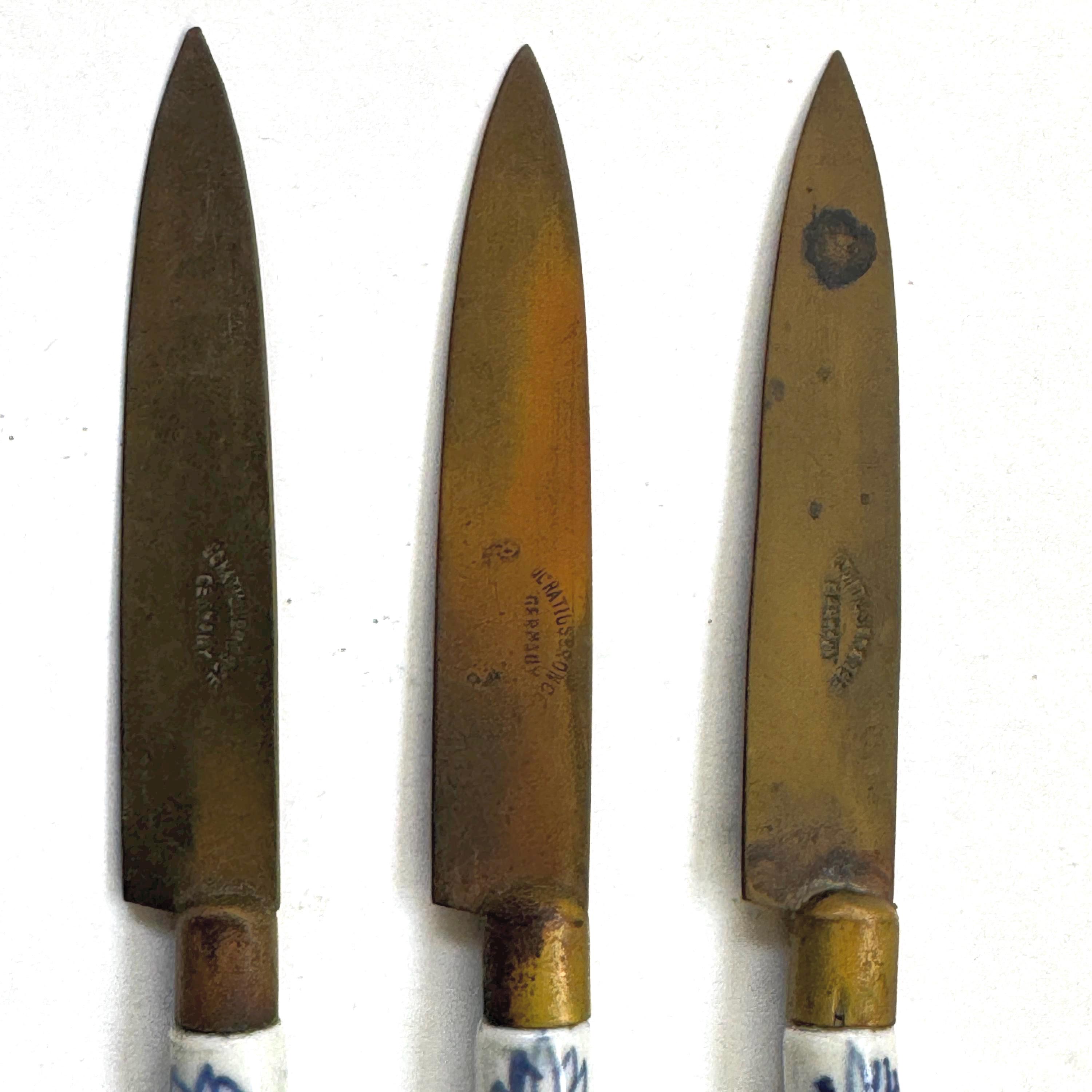 Antique Uchatius Bronce Fruit Knives: German Blue White Ceramic