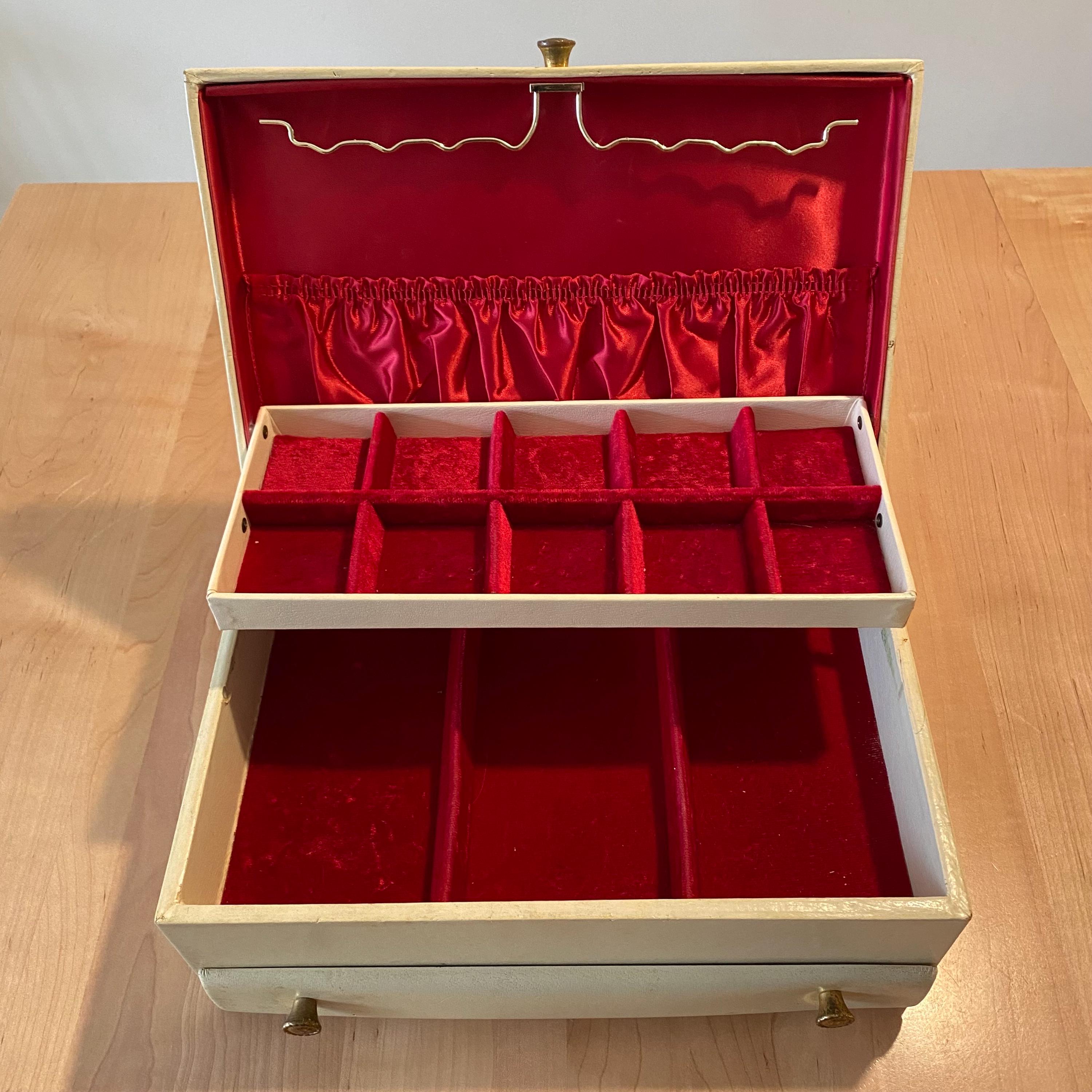 Vintage Lady Buxton Jewelry Box: Cream Leatherette, Red Velvet