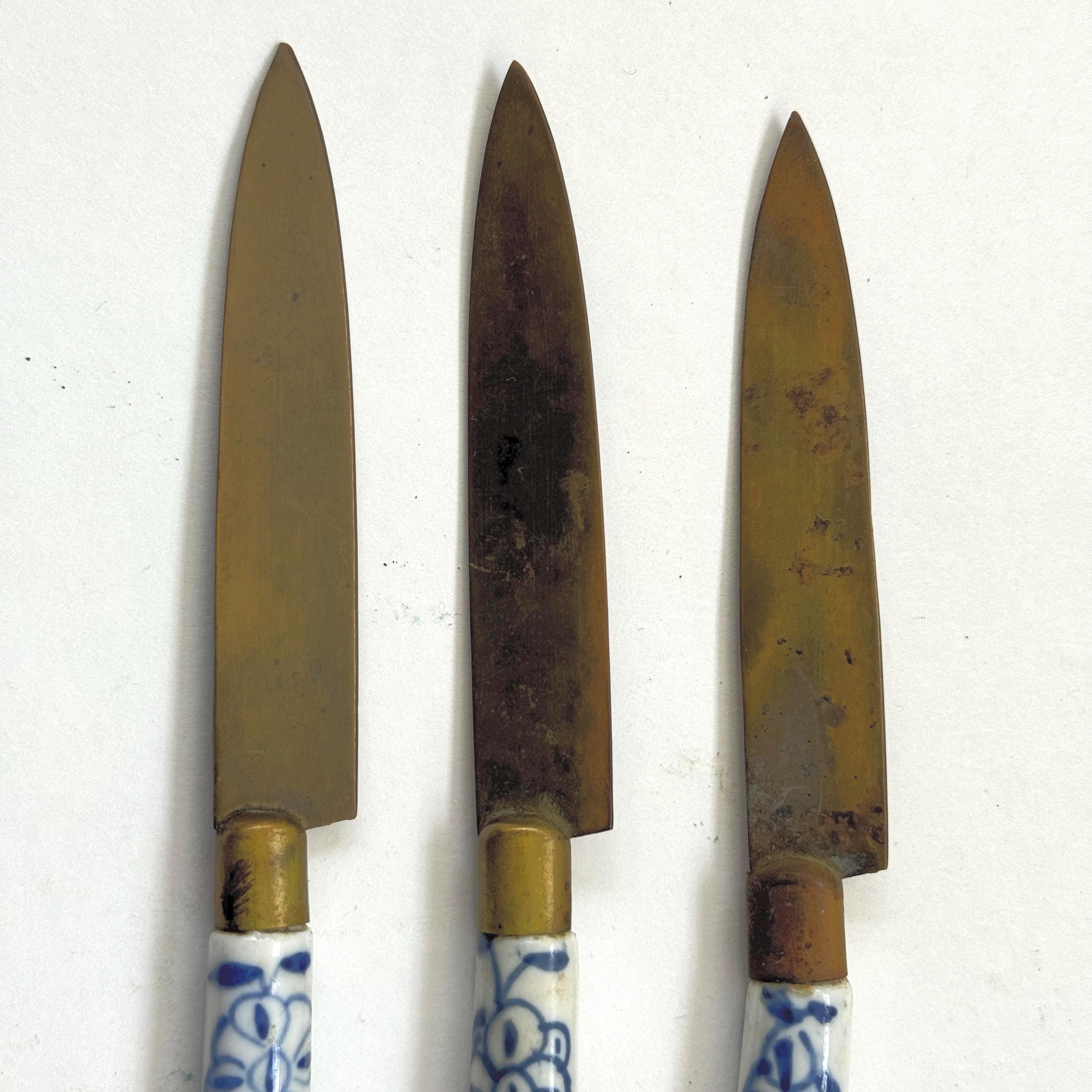Antique Uchatius Bronce Fruit Knives: German Blue White Ceramic