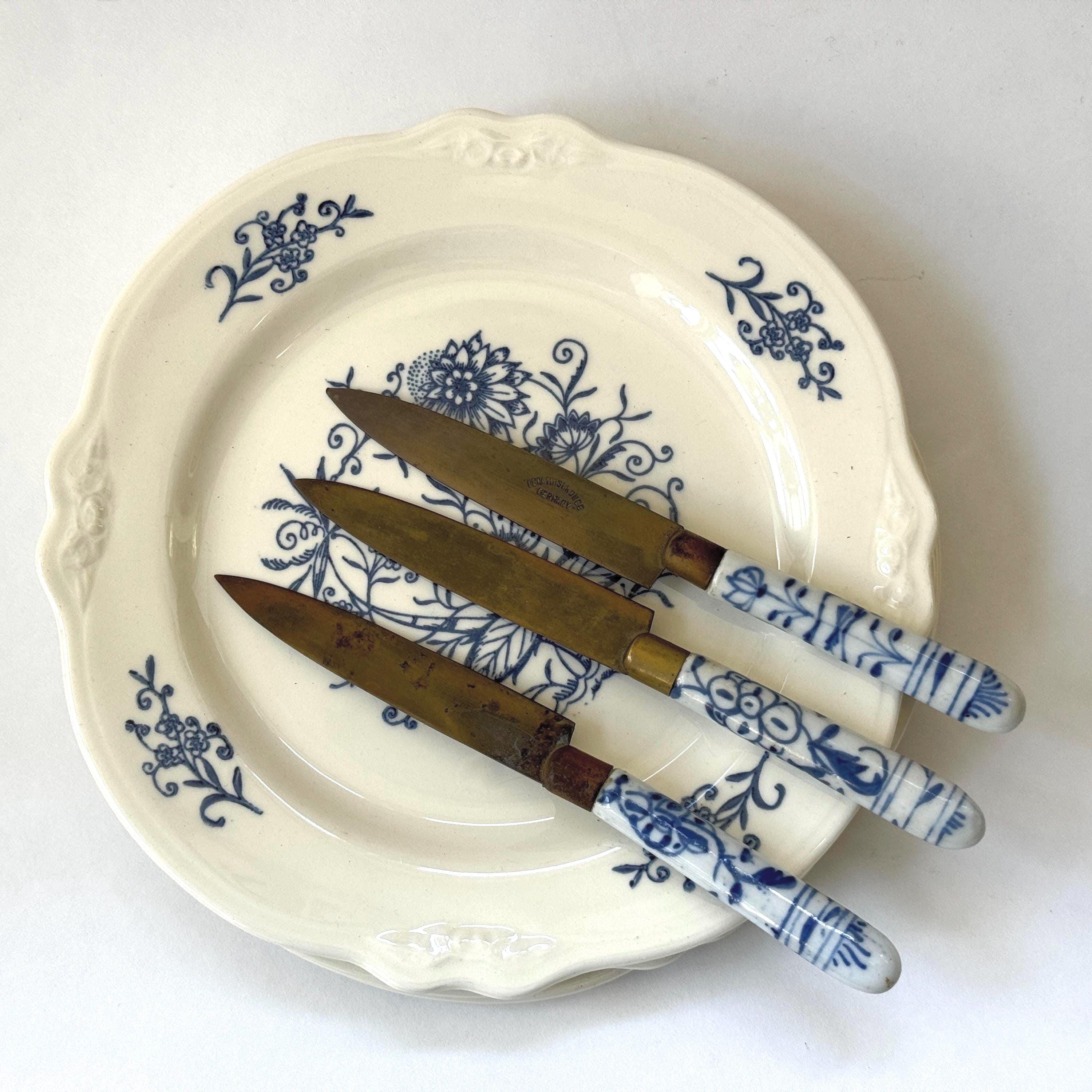 Antique Uchatius Bronce Fruit Knives: German Blue White Ceramic