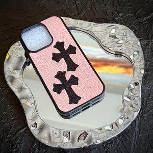 Gothic Y2K Kreuz Leder iPhone Hülle | Grunge Ästhetische stoßfeste Telefonhülle, schützendes Geschenk für sie