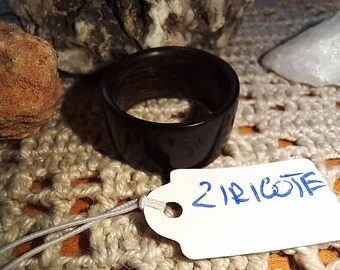 Ręcznie robiony pierścień z drewna ziricote, trwała, luksusowa, naturalna obrączka wykonana metodą giętego drewna