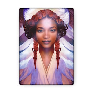 Puede incluir: Impresión en lienzo que presenta un retrato de una mujer con cabello trenzado rojo y una estrella sobre la frente. La mujer tiene piel morena y viste una túnica blanca y lavanda. El fondo incluye alas de ángel blancas y moradas.