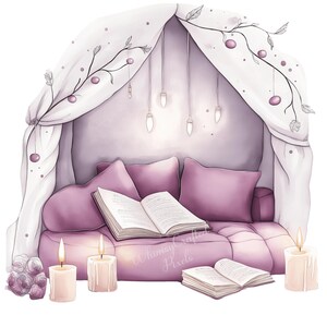 Op de afbeelding: Digitale illustratie van een gezellige leeshoek. Een gecapitonneerde, mauvekleurige bank met kussens en open boeken. Een gedrapeerde luifel met hangende lichten en bloemaccenten cre&euml;ert een intieme ruimte. Brandende kaarsen en bloemaccenten maken de sc&egrave;ne compleet.