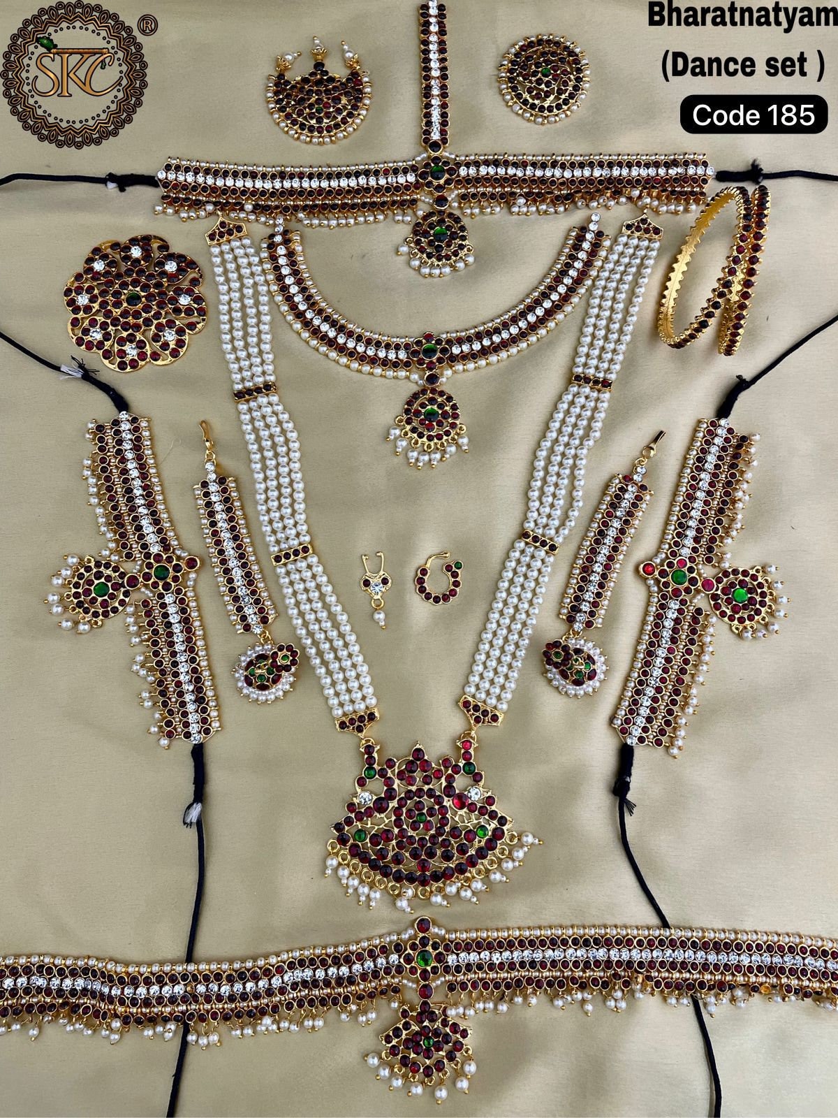 そろそろ残り少なく(u_u)【インド布絵】「BHARAT NATYAM」／送料込 Bharatham-Ethnic Dancer