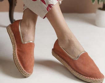 Handgemaakte damesespadrilles, groene suède instappers, jute touwzool met plateau, met leer gevoerde loafers