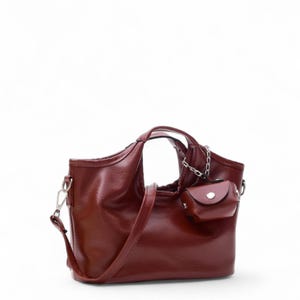 Handgemachte Umhängetasche aus echtem Leder - Minimalistische Umhängetasche mit Münzfach - Burgunderrote kleine Tasche für Frauen