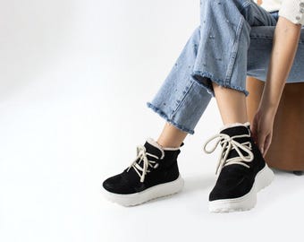 Botas de invierno de ante negro para mujer, botines con forro de piel sintética y suela gruesa, zapatos de nieve cómodos hasta el tobillo, botas cálidas con plataforma, regalo informal para ella.