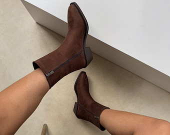 Bruine veganistische suède enkellaarsjes voor dames, comfortabele laarsjes van imitatieleer, antislip minimalistische herfstlaarsjes, casual winterschoenen met ritssluiting