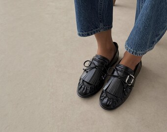 Schwarze Loafer aus Kunstleder mit Fransen für Damen, Schnürschuhe im Oxford-Stil in Dunkelbraun, vegane Vintage-Ballerinas mit Schnallendetail