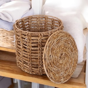 Abaca Laundry Hamper with Lid: Modern Bathroom Organizer