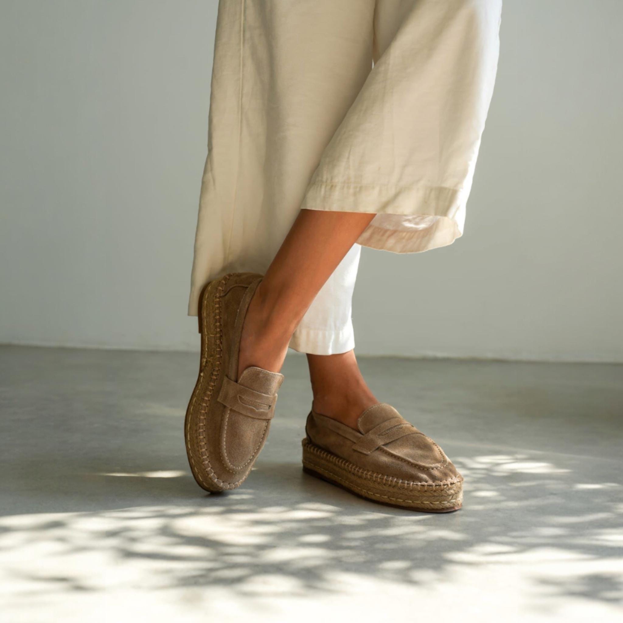 Everlane Loafers/Mules - Size 6 -Fine Italian Modern Leather Shoes-Neutral Beige Everlane womens white slip-on loafers | Mercari main image 2