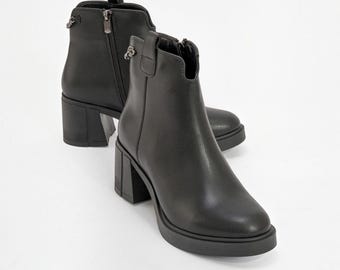 Black Chunky Heel Ankle Boots, Vegan Leather Winter Booties for Women, Warm Lined Block Heel Shoes, Minimalist Zip Up Platform Boots