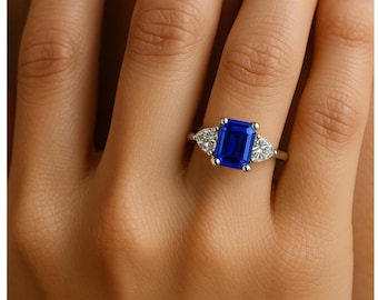 Anillo de compromiso de zafiro azul, estilo vintage de tres piedras con trillones de zafiro blanco.