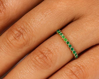 Bezel Set Emerald Band, Natural Emerald Anniversary Ring, May Birthstone Stacking Ring in Gold or Platinum