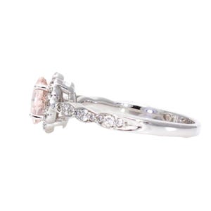 Asscher geslepen morganiet verlovingsring | Perzikroze vintage halo-ring | Diamanten geschulpte band van 14K of 18K goud of platina afbeelding 7