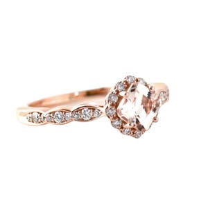 Asscher geslepen morganiet verlovingsring | Perzikroze vintage halo-ring | Diamanten geschulpte band van 14K of 18K goud of platina afbeelding 3