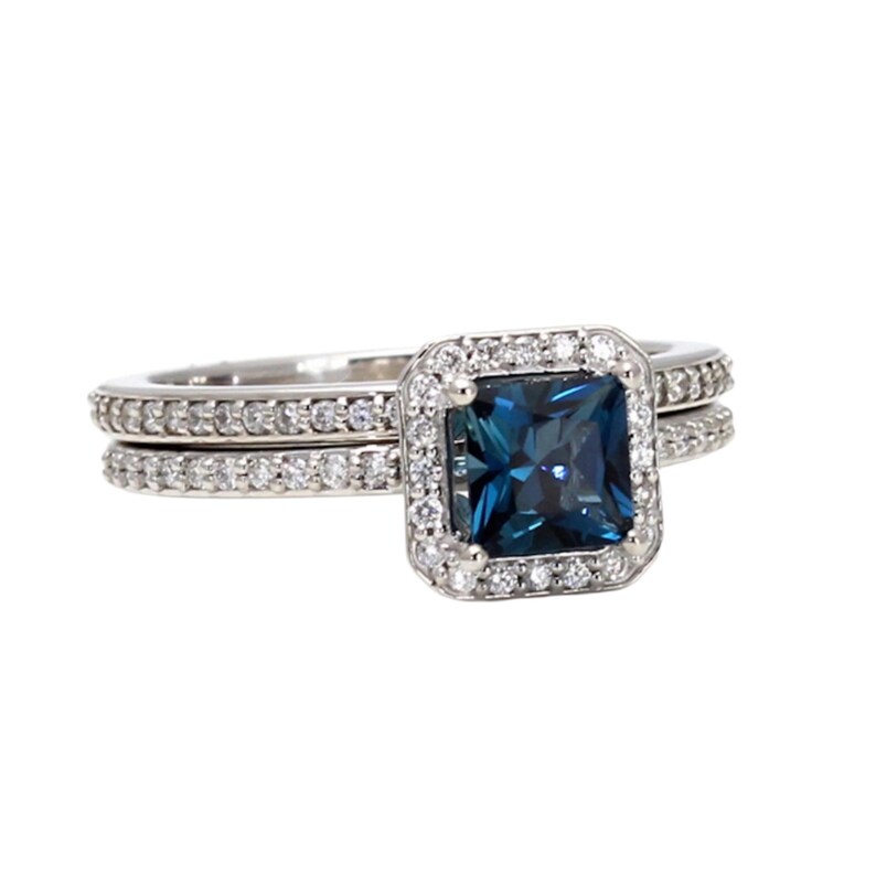 Anello di fidanzamento con topazio blu di Londra, set nuziale in oro massiccio 14K o 18K con diamanti taglio princess e contorno di diamanti, anello con gemma blu immagine 8