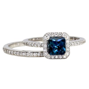 Anello di fidanzamento con topazio blu di Londra, set nuziale in oro massiccio 14K o 18K con diamanti taglio princess e contorno di diamanti, anello con gemma blu immagine 1