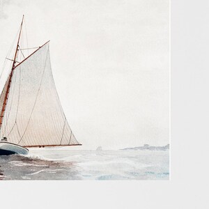 Puede incluir: Una pintura de acuarela de un velero con una vela blanca, navegando en un mar tranquilo. El velero est&aacute; en primer plano, y el horizonte est&aacute; en el fondo. El cielo es de color azul claro, y el agua es de color azul claro con olas blancas.