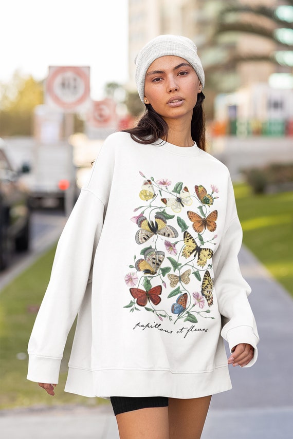 Butterfly Sweatshirt,  Flowers Print Oversized Heavyblend Premium Sweatshirt, Butterfly Floral Women's Longsleeve Sweater, Floral Sweatshirt