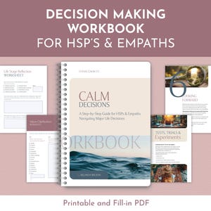 Puede incluir: Un cuaderno espiralado titulado "Calm Decisions" con el subtítulo "Una guía paso a paso para HSP y Empáticos que navegan por las decisiones importantes de la vida". La portada presenta una imagen de agua. Se ven hojas de trabajo y texto adicionales.
