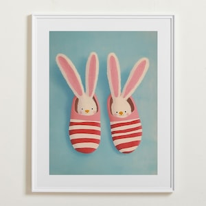 Arte de pantuflas de conejito, arte de pared a rayas, decoración de guardería, póster para niños, impresión para habitación de niños, arte de dormitorio rosa, descarga instantánea, arte de pared imprimible