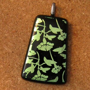 Pendentif en verre dichroïque- Pendentif fleur - Pendentif en verre fondu - Bijoux dichroïques - Collier dichroïque - Bijoux nature botanique