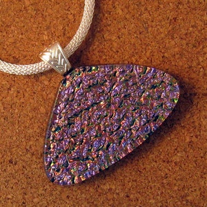 Pendentif dichroïque en verre - Pendentif en verre fusionné - Bijoux dichroïques - Bijoux en verre fusionné - Pendentif dichroïque violet - Collier dichroïque