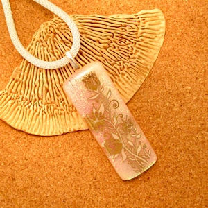 Pendentif en verre dichroïque - Bijoux dichroïques - Pendentif en verre fondu - Bijoux en verre fondu - Collier dichroïque - Pendentif fleur dichroïque