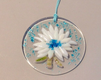 White Fused Glass Flower, Fused Glass Sun Catcher, Flower Sun Catcher, Fused Glass Flowers, Mothers Day Gift