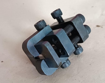 Blade Guard Press A set of tools for easy installation and removal of the blade guard (bolster) Bolster press The knife press Press fitting