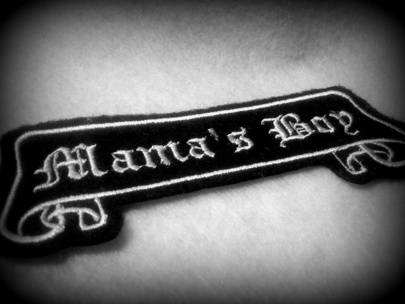 Tattoo Name Patch old english Mama's Boy image 1